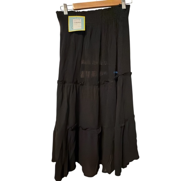 CeCe Smock Waist Soft Tiered Gauze Skirt - Black Size Medium - Picture 1 of 2